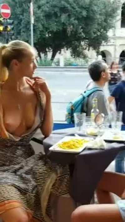 I hope you like girls who are publicly naked in a restaurant😱