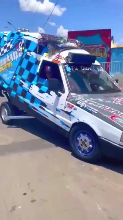 Já não bastava os caminhões guilhotinas, agora temos fiorinos? pq o brasa é assim?? 😭😭😭