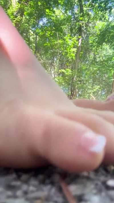 This disgusting bug was in my way so there was only one thing left for me to do 😈😈