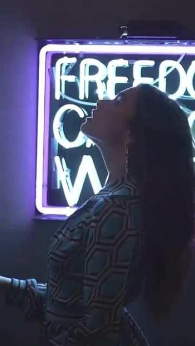 she love to tease and bite her sexy lips🥵🥵