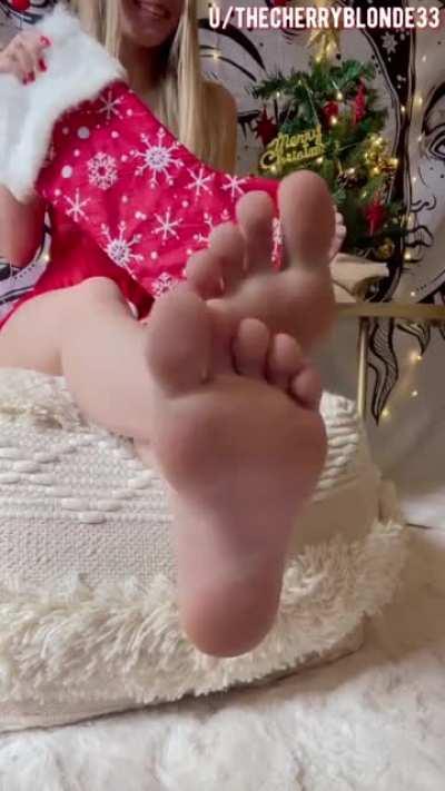 Are you on Santa’s naughty list this year? If so, enjoy this Christmas collab from our community to you! 🎄🎁