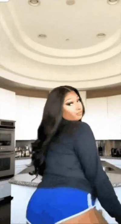 y'all think Megan thee stallion is into sph amd stuff like that?