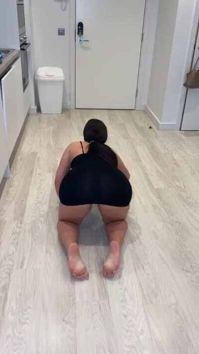 Cleaning my apartment... won’t be long. Could do with a hand 🤚