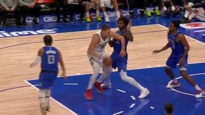 [Highlight] Bol Bol Saves the Ball with a Long Snap to Jokic for the Bucket