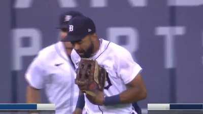 [Highlight] Derek Hill robs a potential home run from Blue Jay Kevin Smith to end the inning