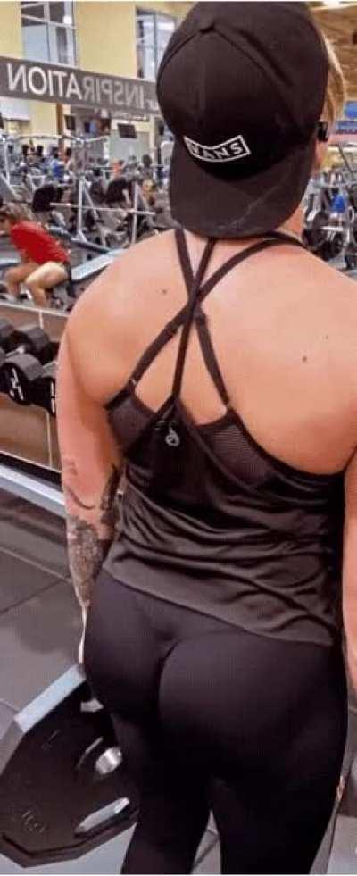 You can see her thong 👀