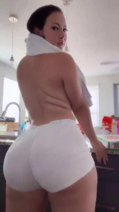 Woe (@fuckingwoesenpai)