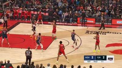 [Highlight] Fred Vanvleet crosses Daniel Gafford and recovers to make the mid range shot after getting the ball stripped