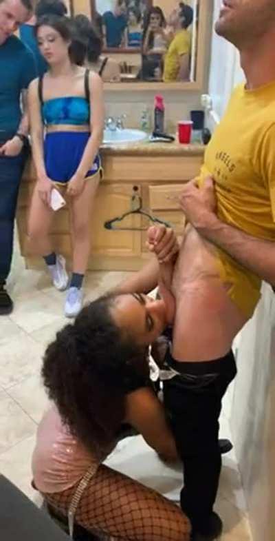 Effortless Deepthroat in front of Roommates