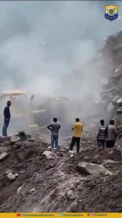 Himachal Pradesh is getting hit by landslides & freak monsoon floods right now. These dudes are working 24/7 to try and maintain road connectivity and evacuate the stranded.