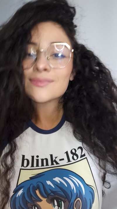 The curly girl of your dreams