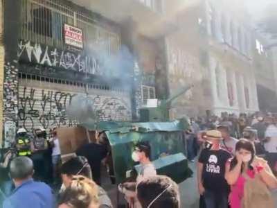 Apareceu um tanque do Bolsonaro no protesto contra o golpe no Anhangabaú, em São Paulo