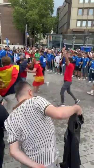 Drunk Spain 1 - Drunk Italy 0