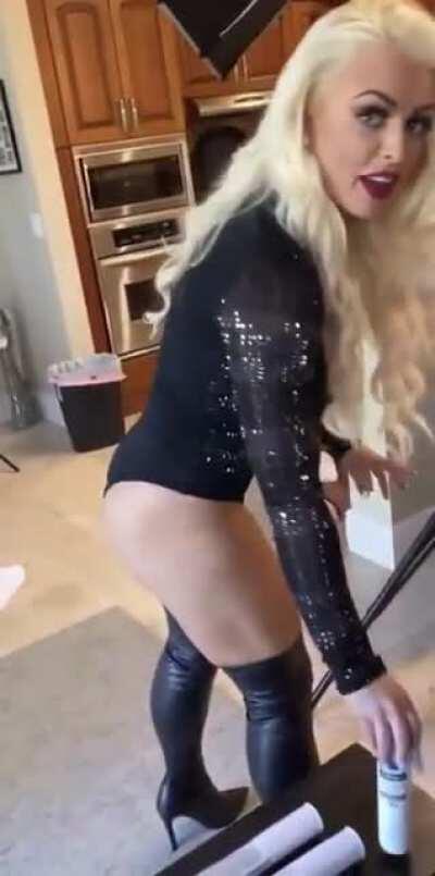 Mandy rose big sexy booty