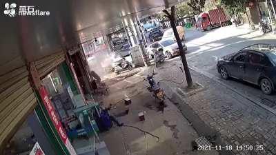 Guy Cutting Into An Oil Drum... What Could Go Wrong???