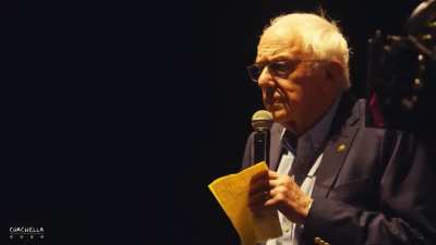 Bernie Sanders: ‘We’ve got a President of the United States who—’ Crowd: ‘BOOOOOOOOO!’ Bernie: ‘I agree’