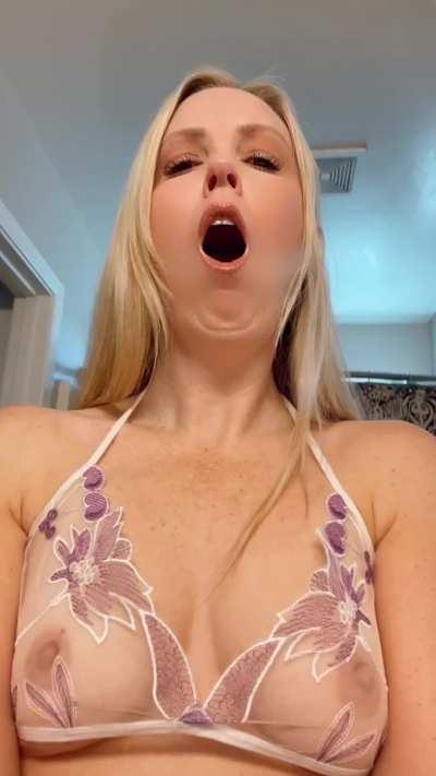 I want you to touch yourself while you look at me 😏