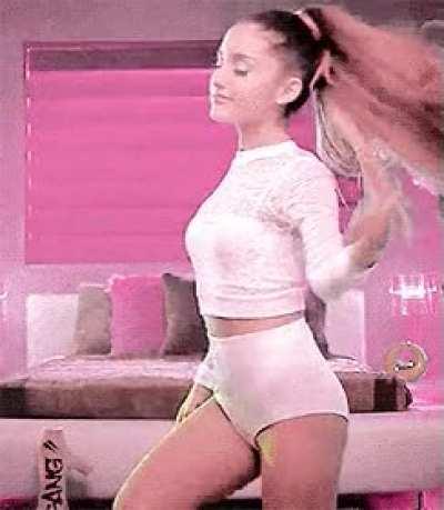Ariana Grande showing off for us