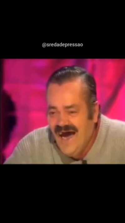 Estagiário agindo como estagiário.