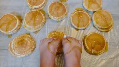 Honey soaked feet 🍯