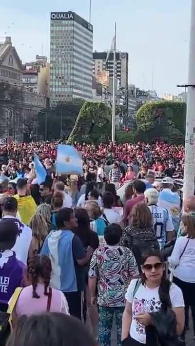 Spidermans kpopers Militando a milei