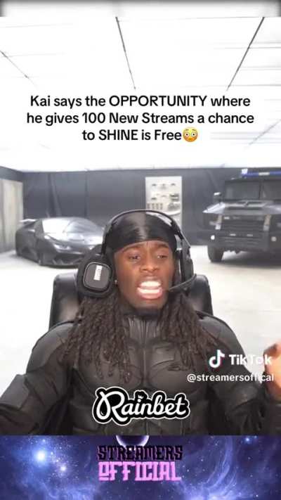 Kai Cenat is the greatest streamer of all times is helping every small streamers growing