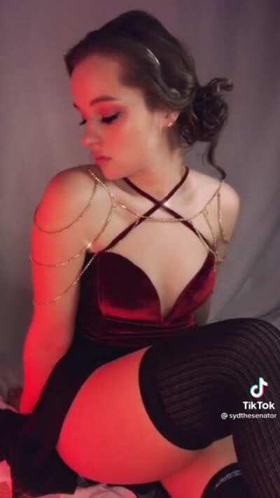 Such a slutty Star Wars fan, her only fans is soooo good too 🥵🥵