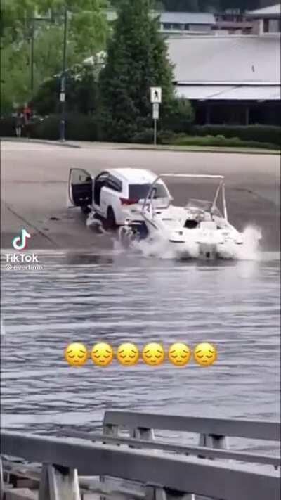Boat launch fail almost gets a man seriously hurt