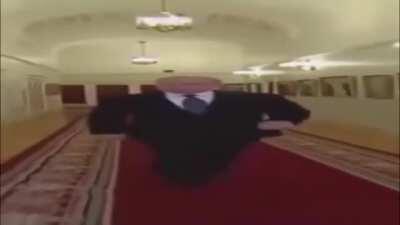 Mati llegando al stream después de que los medios de comunicación y hasta la misma cazzu hayan reaccionado al hashtag