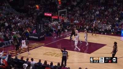 [Highlight] Emoni Bates hits step back three from the corner