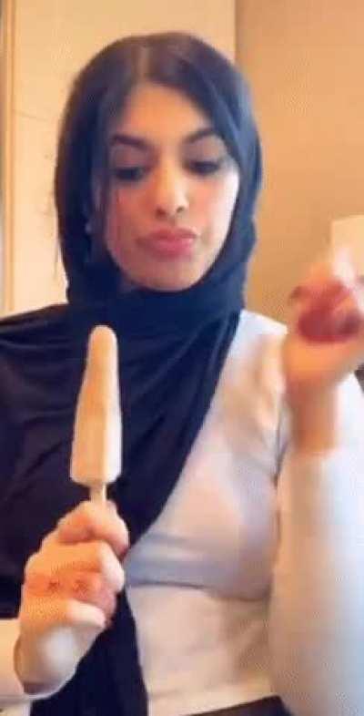 I wanna see her suck something else 😋