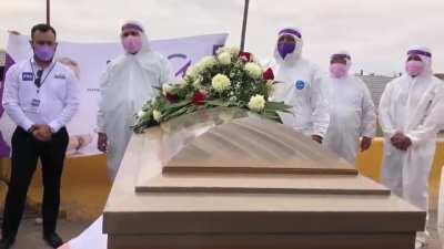 Ya no sé si reír o llorar.