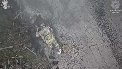 RU sapper loses legs after Ukraine drone drop while they are placing a mine