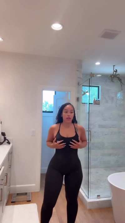 Joie Chavis (@joiechavis)