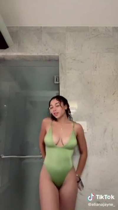 Slippery When Wet 💦 [@elianajayne_]