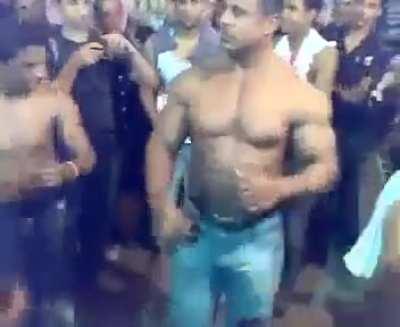 Eu e os manos disfarçando no churrasco pra roubar o pózinho mágico do muca