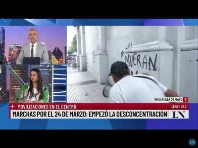 Terroristas cortaron y ensuciaron calles, pintaron el Cabildo, quemaron figura del presidente. La policía dónde estaba?