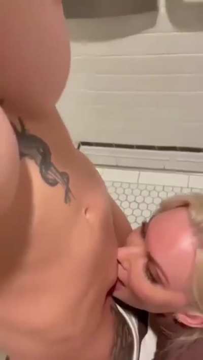 Então essa é o motivo das mulheres irem juntas ao banheiro?