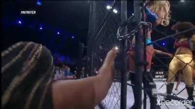 This is one of the bests attacks and humiliation of TNA's history!!! Taryn and Dollhouse are so dominant and Taryn was completely hot in this match🔥