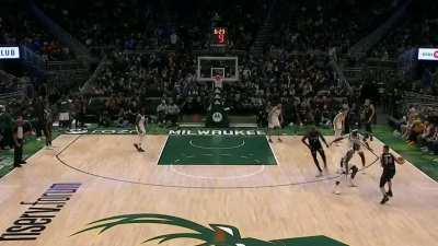 [Highlight] Tyler Herro fouls Bobby Portis hard in transition