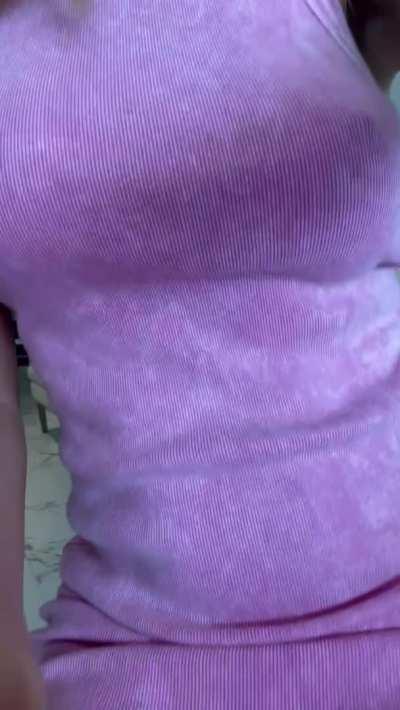 Pretty nails, pretty pussy