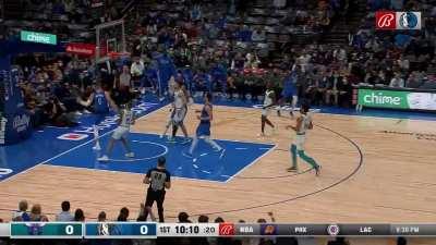 [Highlight] Porzingis gets the block and speeds up the court to finish the alley oop slam!