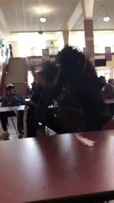 Small girl fight that happened at my school