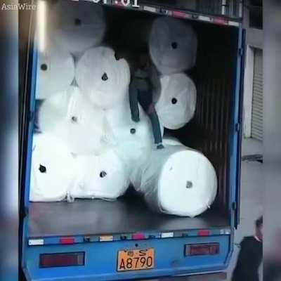 WCGW not knowing the dangers of static electricity in a truck full of plastic