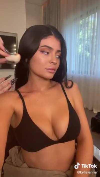 More of Kylie showing off