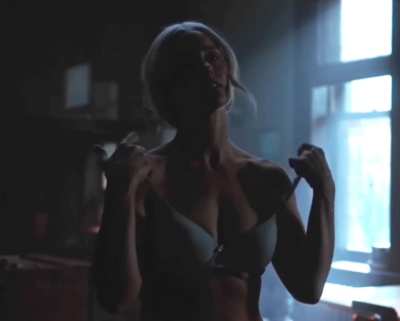 Minka Kelly stripping nude in Titans (2018)