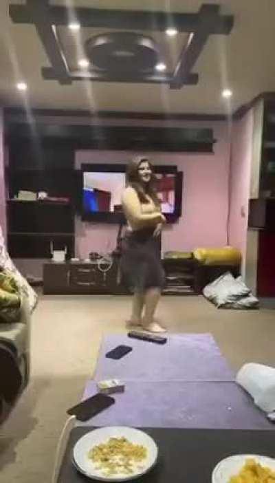 Pakistani mujra infront of clients 🥵
