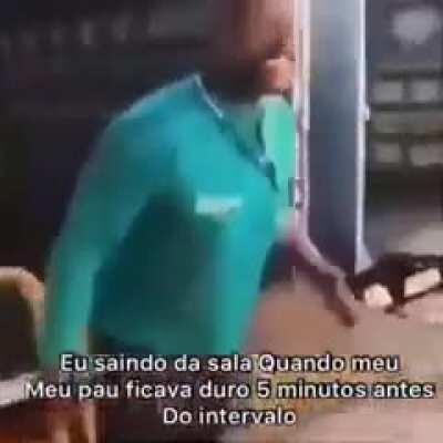 Eu não aguento mano aquela lousa olhando pra mim eu olhando pra ela