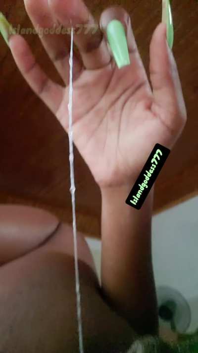 Prettiest and wettest pussy on reddit