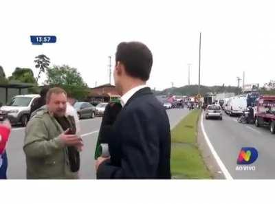 Bolsonaristas atacam equipe da Record